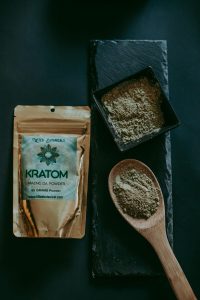 objevte, jak kratom ovlivňuje zdraví jater a jak ho bezpečně užívat. informace o účincích a možných rizicích pro játra.