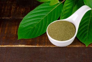 objevte výhody kratomu oproti tradičním lékům a zjistěte, jak může přírodní doplněk podpořit vaše zdraví a pohodu.