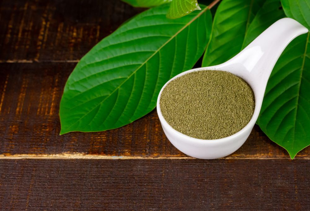 objevte výhody kratomu oproti tradičním lékům a zjistěte, jak může přírodní doplněk podpořit vaše zdraví a pohodu.